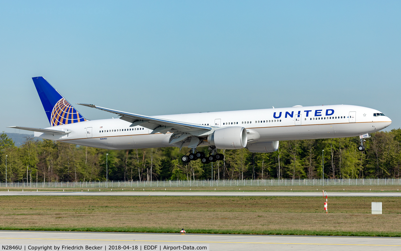 N2846U, 2018 Boeing 777-300/ER C/N 64990, on final RW07L