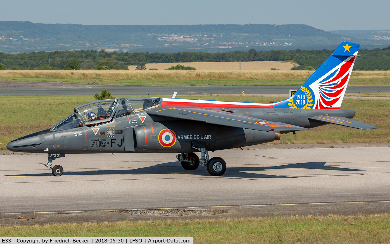 E33, Dassault-Dornier Alpha Jet E C/N E33, taxying to the active during the Meeting Aerienne BA133 Nancy Ochey