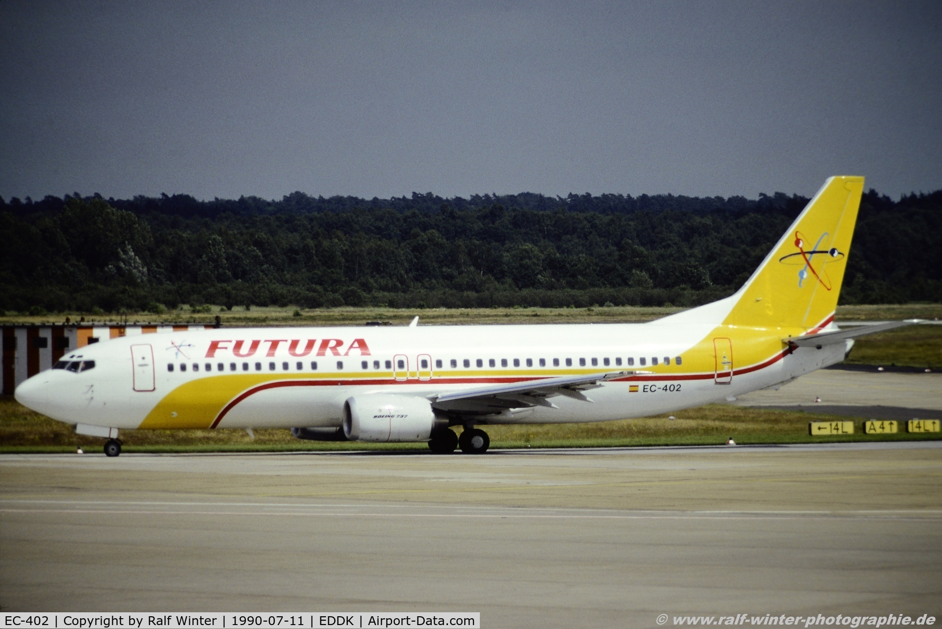 EC-402, 1990 Boeing 737-4Y0 C/N 24685, Boeing 737-4Y0 - FH FUA Futura - 24685 - EC-402 - 11.07.1990 - CGN