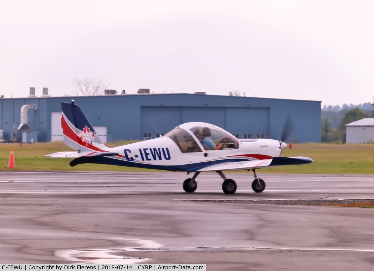 C-IEWU, 2005 Aerotechnik SPORTSTAR C/N 20050405, Taxing towards rwy 10.
