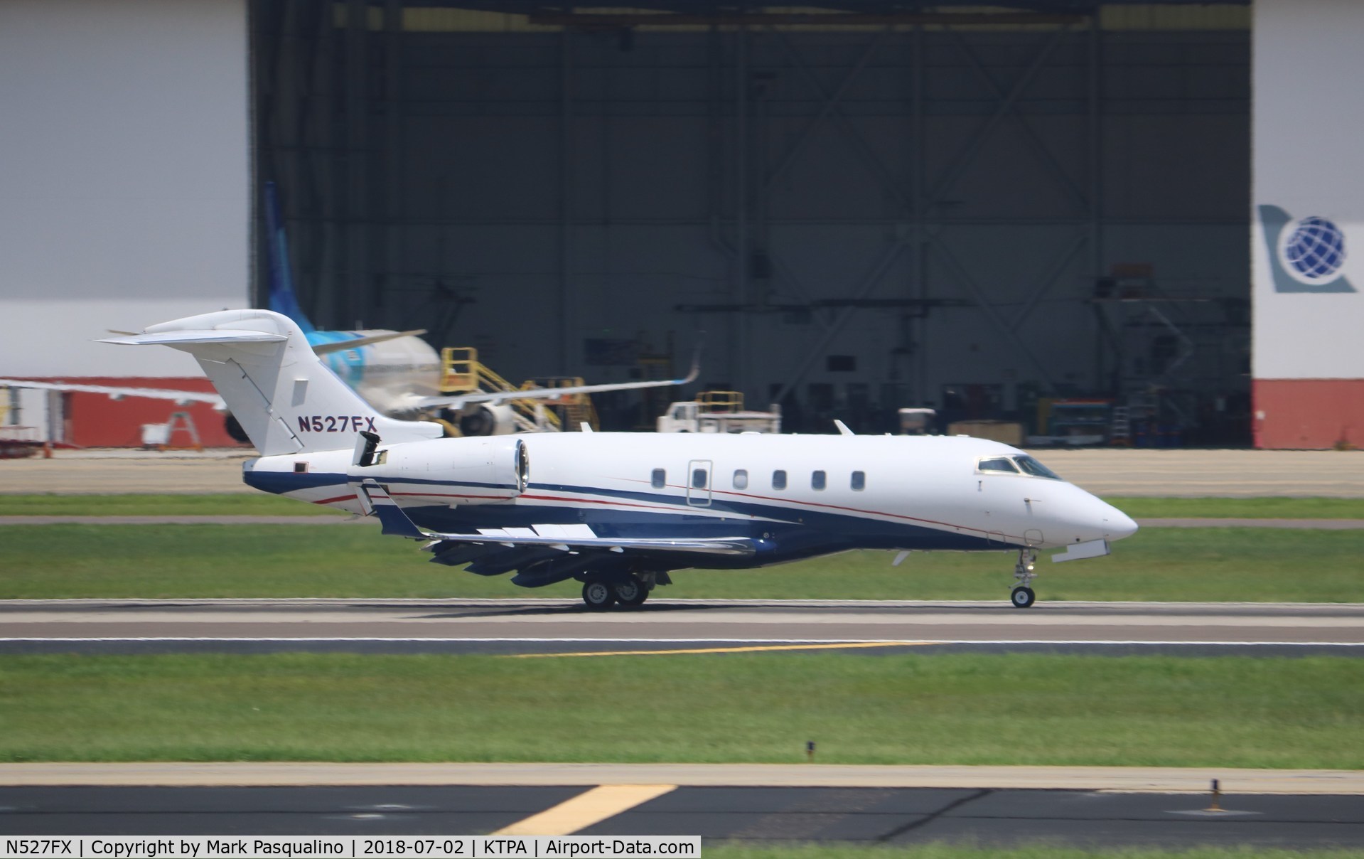 N527FX, 2006 Bombardier Challenger 300 (BD-100-1A10) C/N 20124, Challenger 300