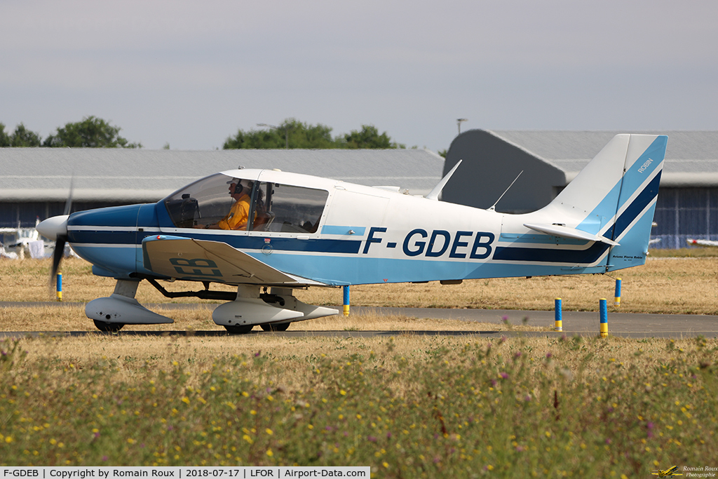 F-GDEB, Robin DR-400-180 Regent C/N 1532, Taxiing
HTJP