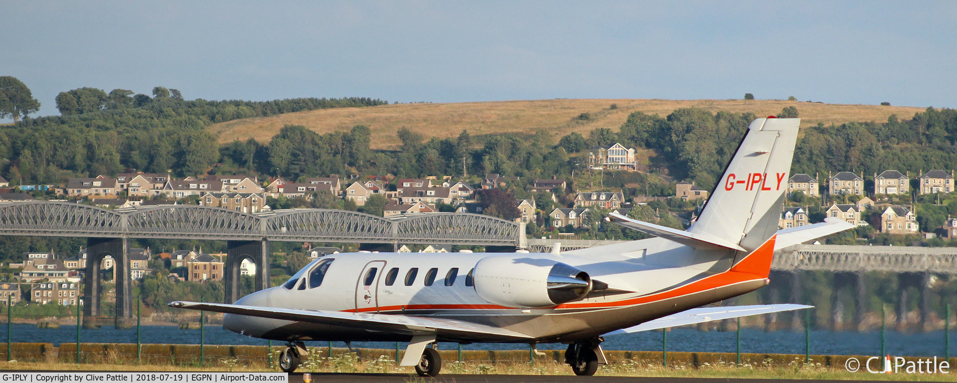 G-IPLY, 2000 Cessna 550 Citation Bravo C/N 550-0927, In action at Dundee