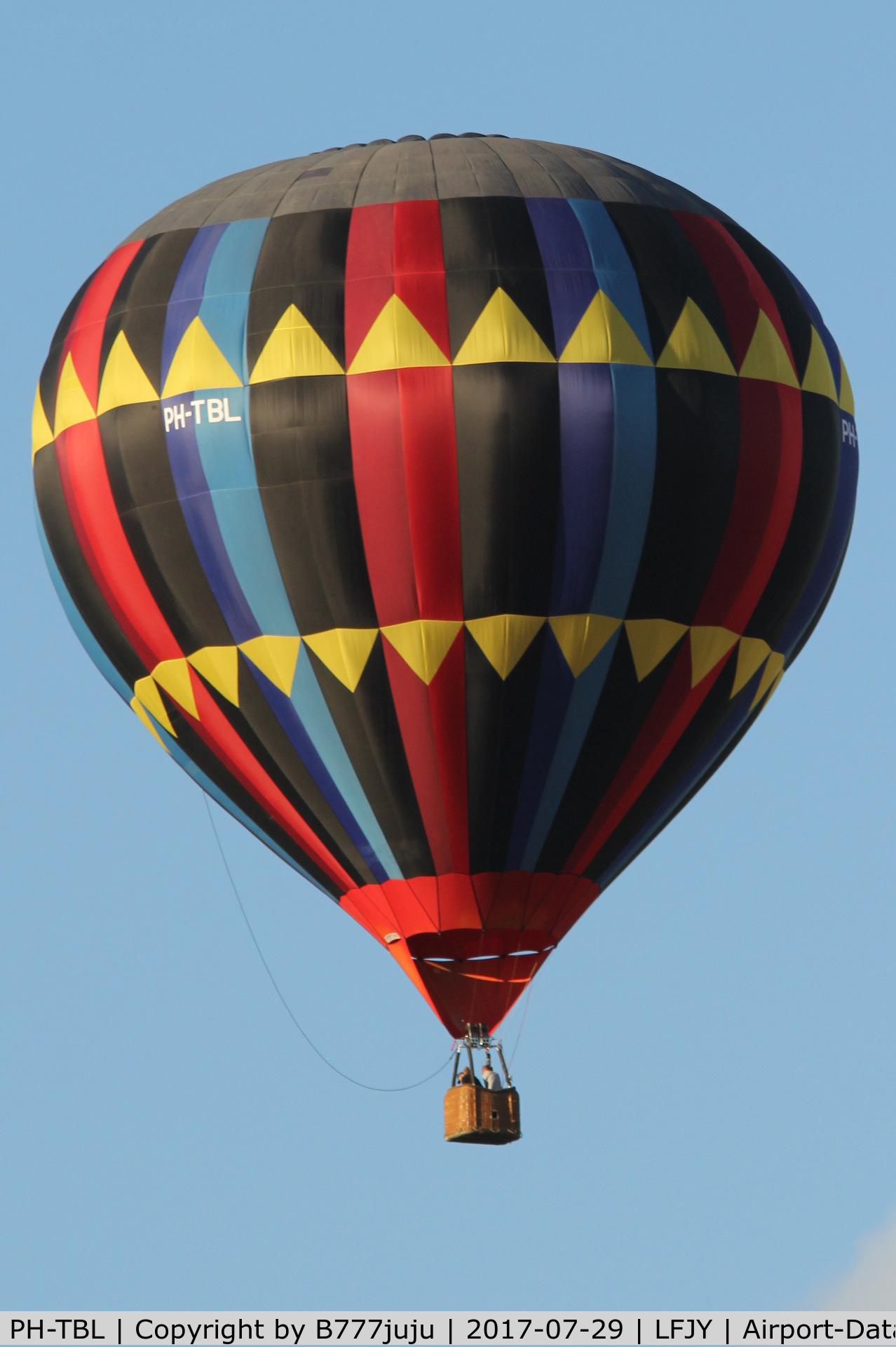 PH-TBL, Cameron Balloons N-105 C/N 4089, at Chambley
