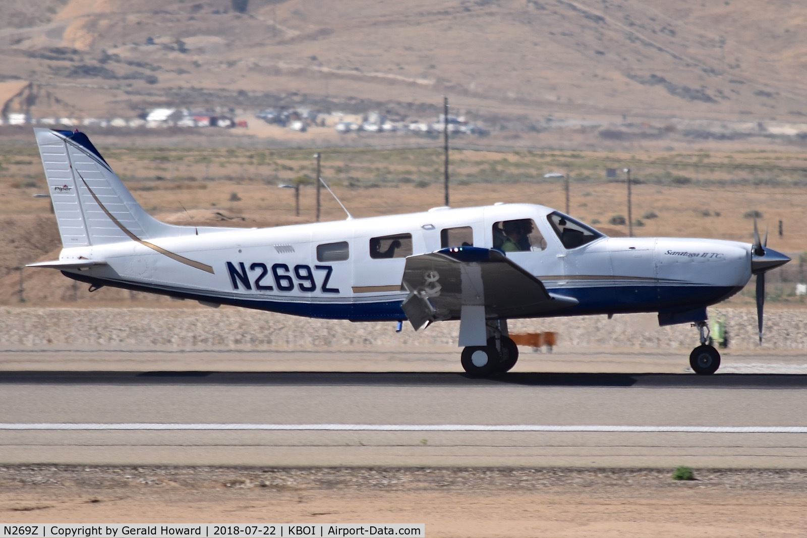 N269Z, 2006 Piper PA-32R-301T Turbo Saratoga C/N 3257407, Landing RWY 28R.