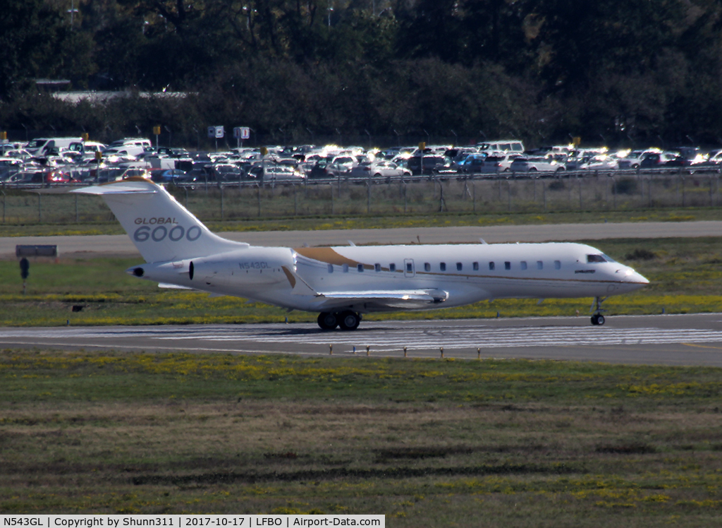 N543GL, 2013 Bombardier BD-700-1A10 Global 6000 C/N 9543, Lining up rwy 14L for departure...