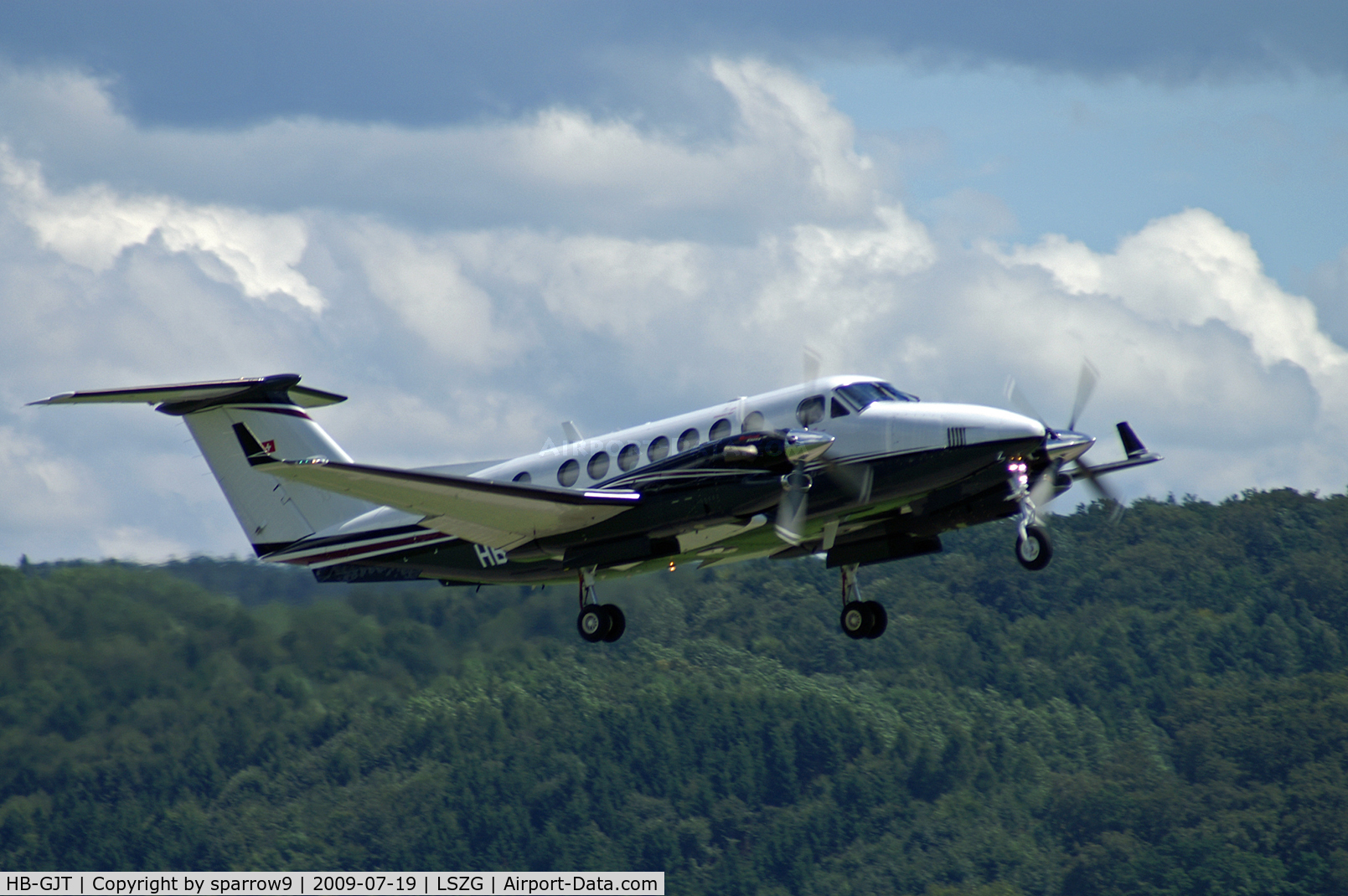 HB-GJT, 2007 Hawker Beechcraft 350 King Air (B300) C/N FL-535, Departing Grenchen rwy 25, now 24. HB-registered from 2007-06-22 until 2012-07-30.