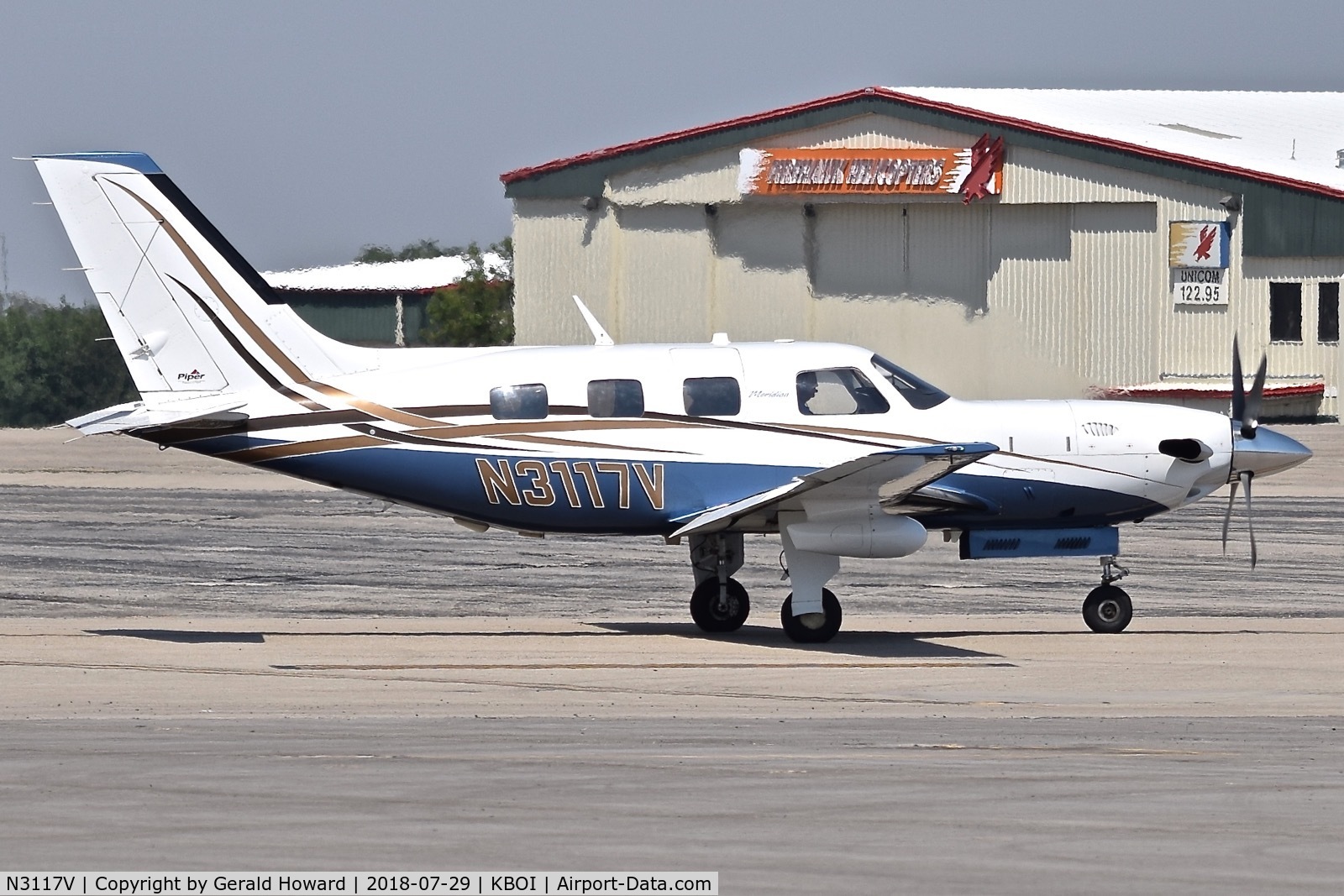 N3117V, 2005 Piper PA-46-500TP C/N 4697234, Taxiing onto the north GA ramp.