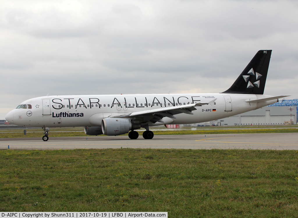 D-AIPC, 1989 Airbus A320-211 C/N 0071, Taxiing to the Terminal in full Star Alliance c/s