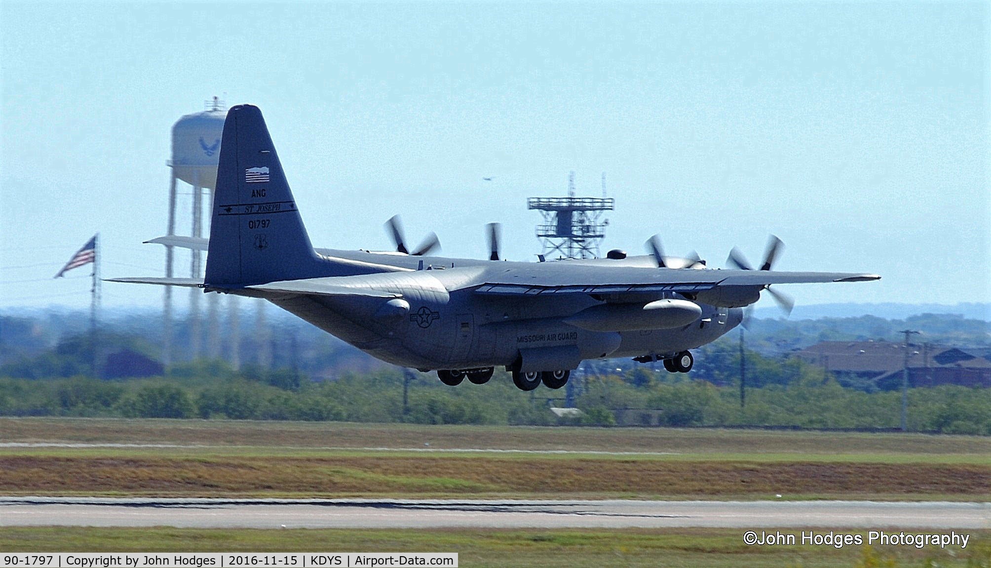 90-1797, 1990 Lockheed C-130H Hercules C/N 382-5250, Coming into Dyess
