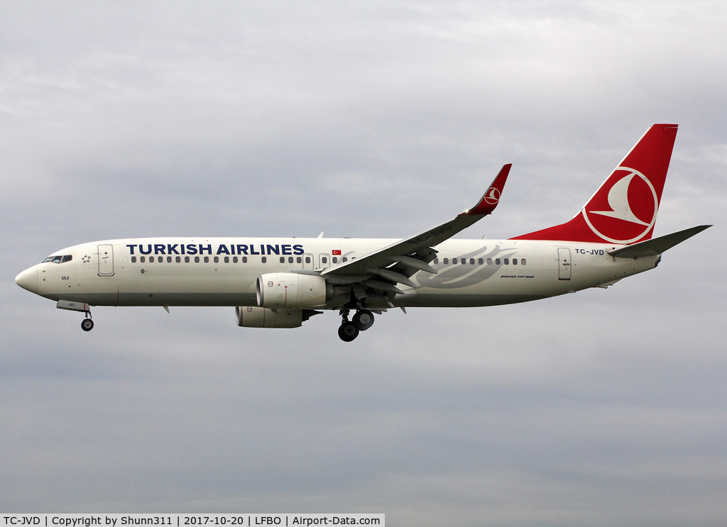 TC-JVD, 2014 Boeing 737-8F2 C/N 42007, Landing rwy 14L