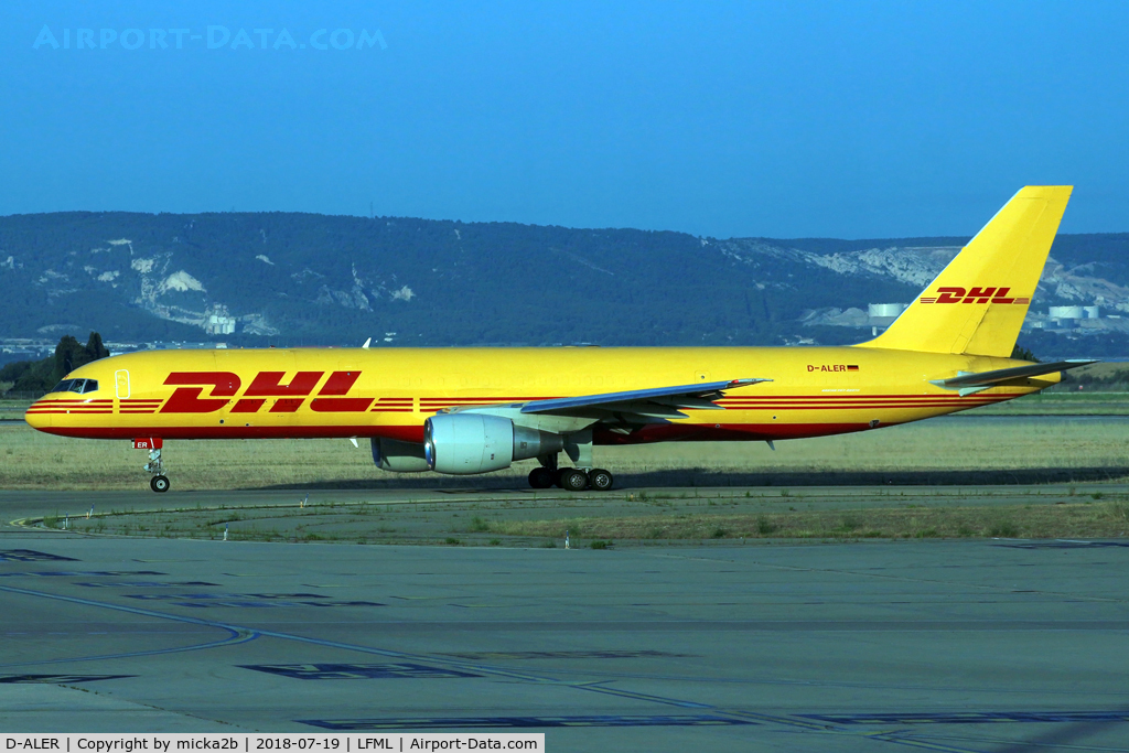 D-ALER, 1994 Boeing 757-2Q8/SF C/N 27351, Taxiing