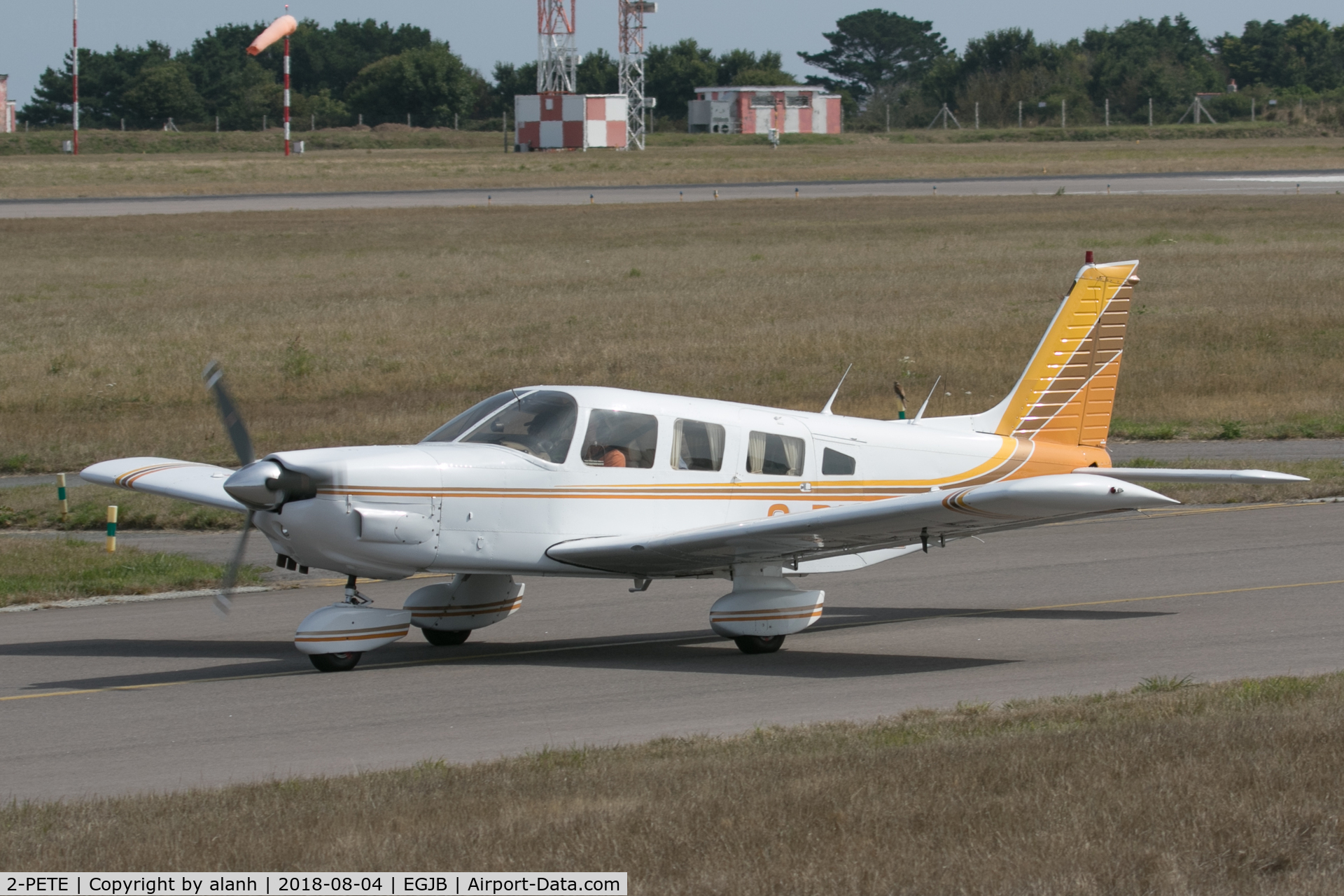 2-PETE, Piper PA-32-300 Cherokee Six C/N 32-7940242, Taxiing for departure at Guernsey