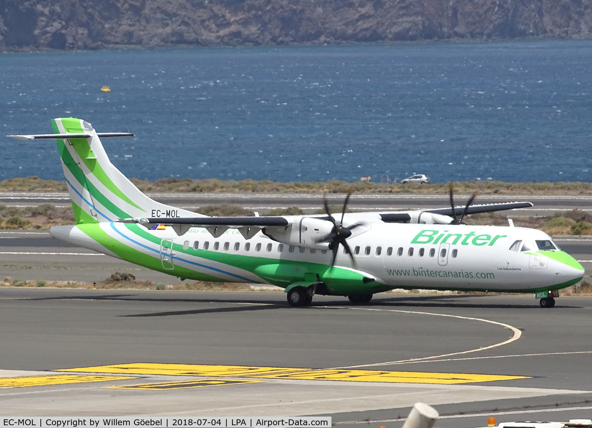 EC-MOL, 2016 ATR 72-600 (72-212A) C/N 1359, Taxi to runway of LPA