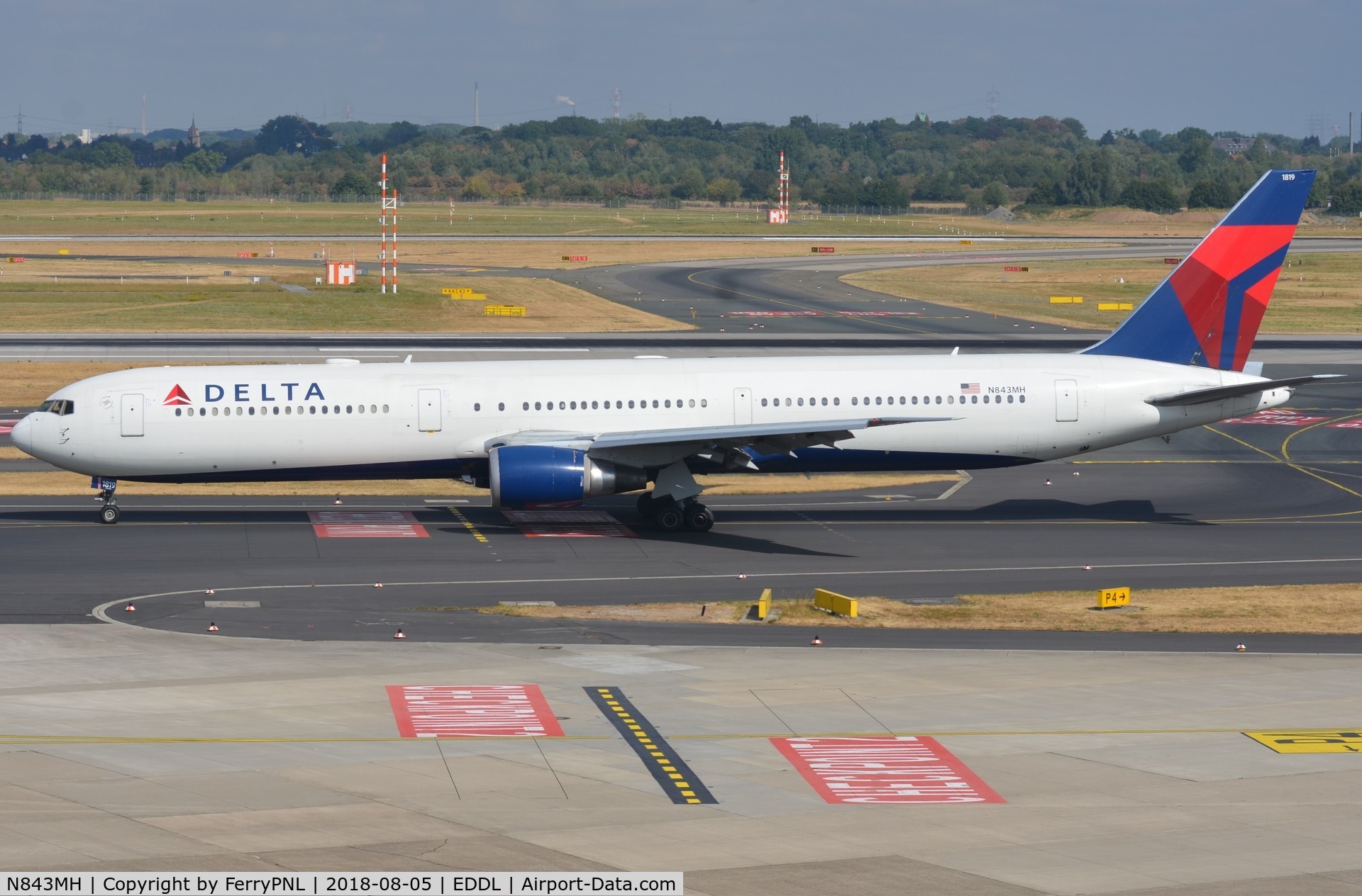N843MH, 2002 Boeing 767-432/ER C/N 29716, Delta B764 taxying out.