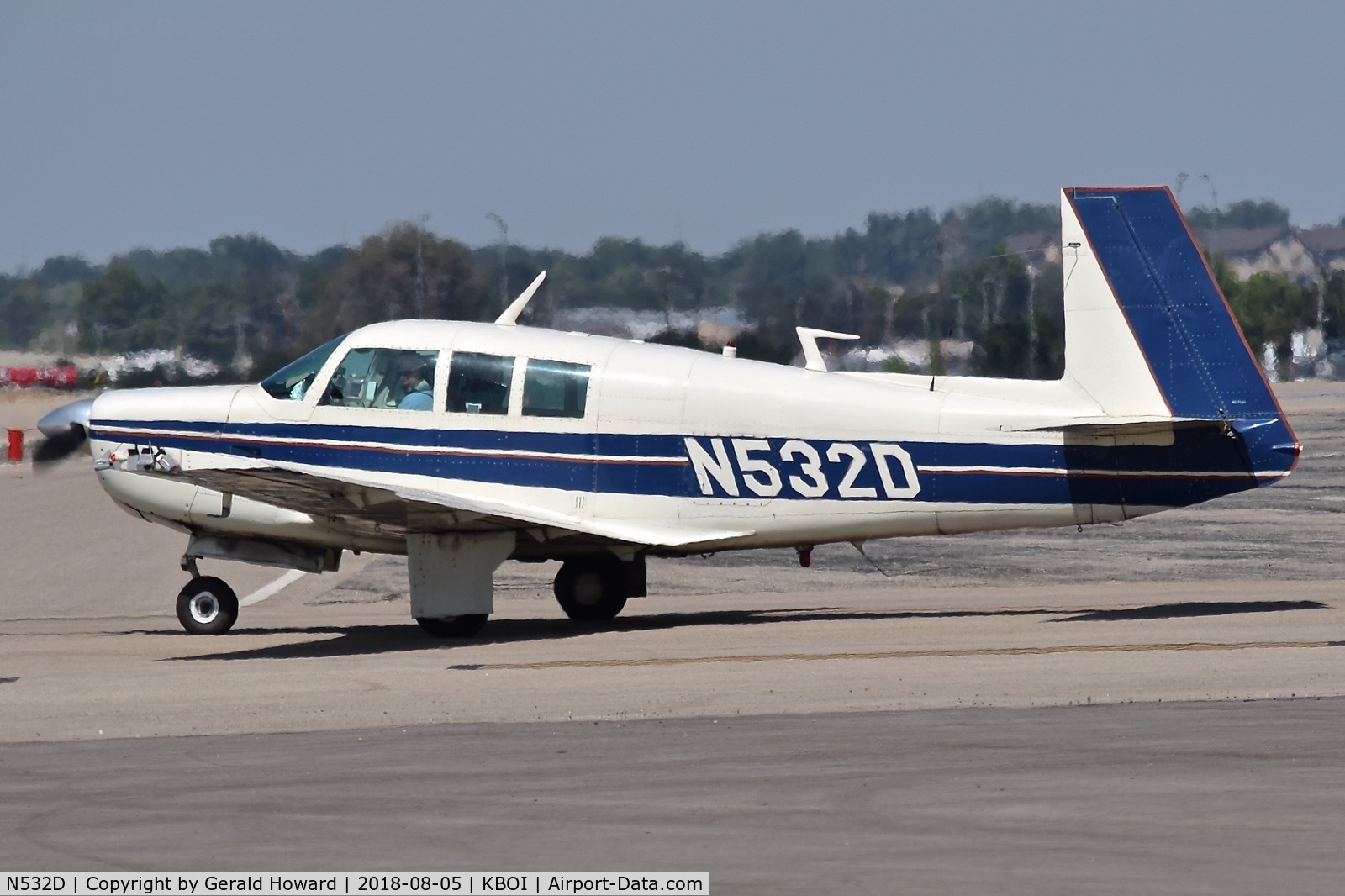 N532D, 1968 Mooney M20F Executive C/N 680143, Taxiing from north GA ramp.