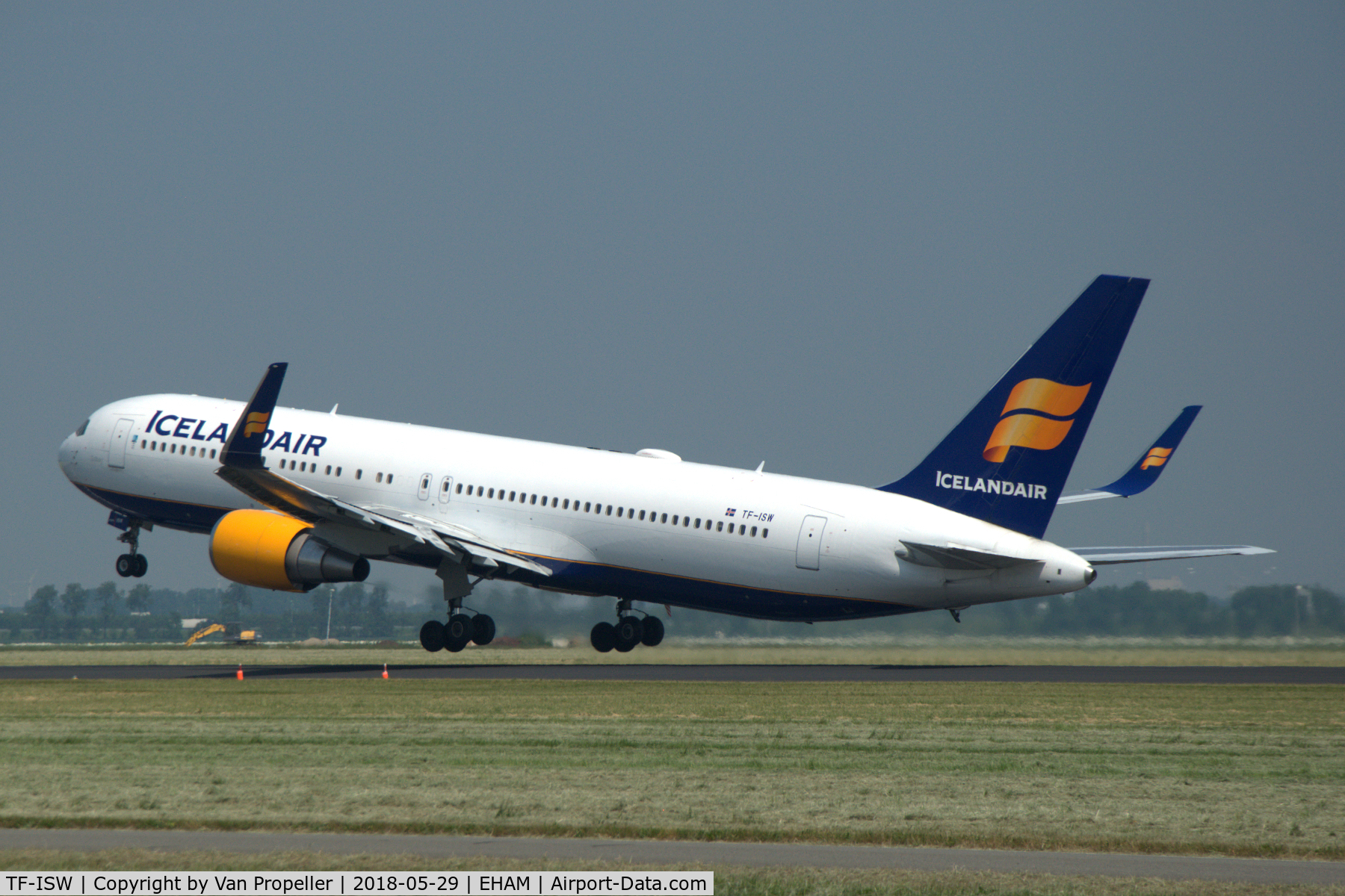 TF-ISW, 1997 Boeing 767-319/ER C/N 28745, Icelandair Boeing 767-319ER taking off from Schiphol airport, the Netherlands