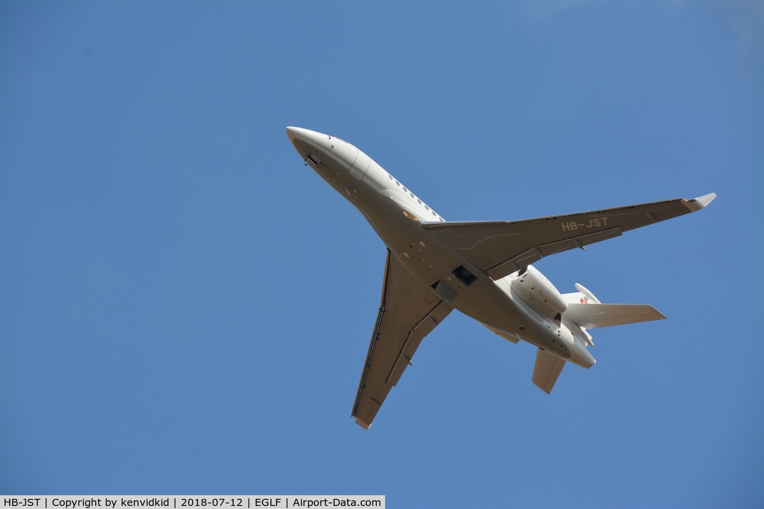 HB-JST, 2007 Dassault Falcon 7X C/N 017, Departing Farnborough.