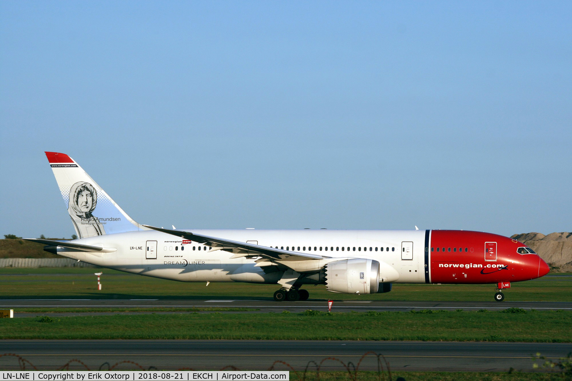 LN-LNE, 2014 Boeing 787-8 Dreamliner C/N 34796, LN-LNE taking off rw 22R