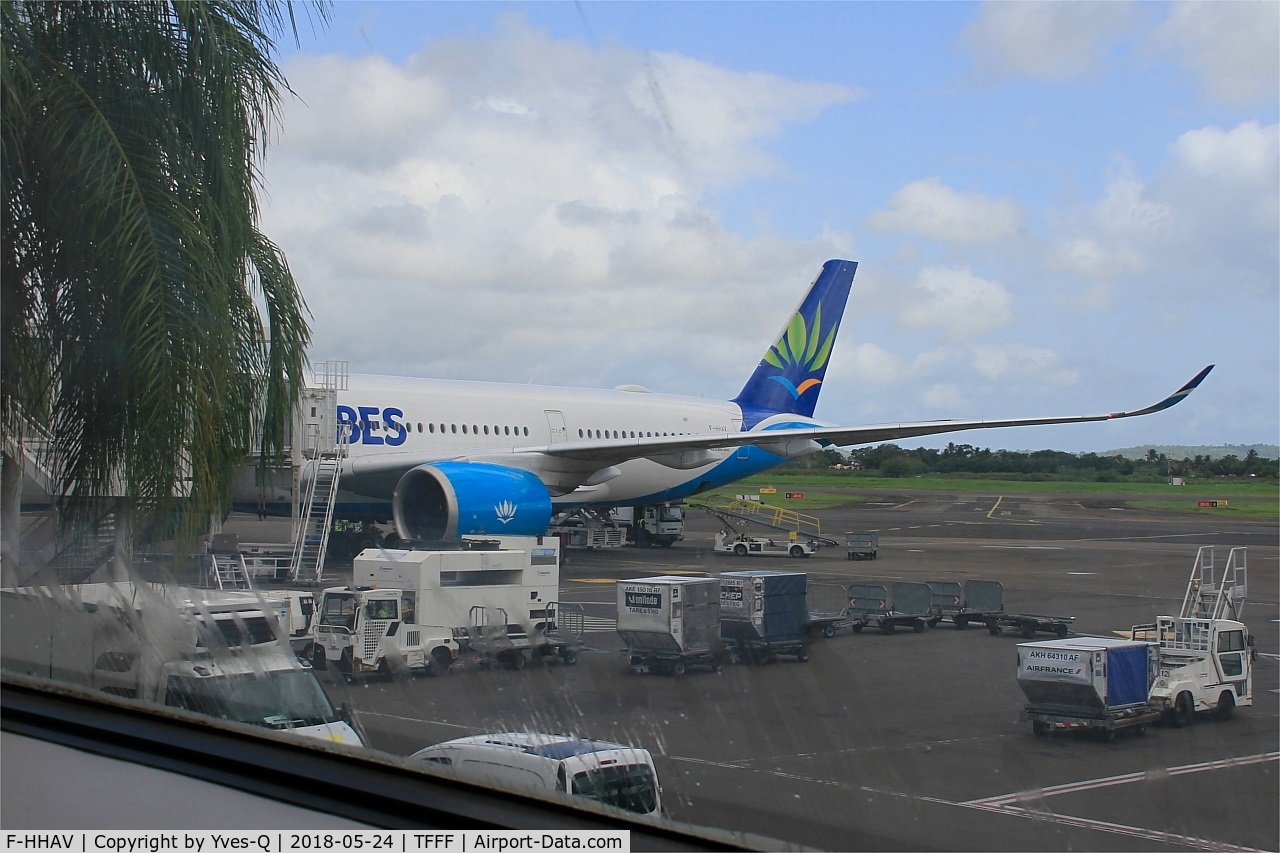 F-HHAV, 2016 Airbus A350-941 C/N 0082, Airbus A350-941, Boarding area, Martinique-Aimé-Césaire airport (TFFF-FDF)