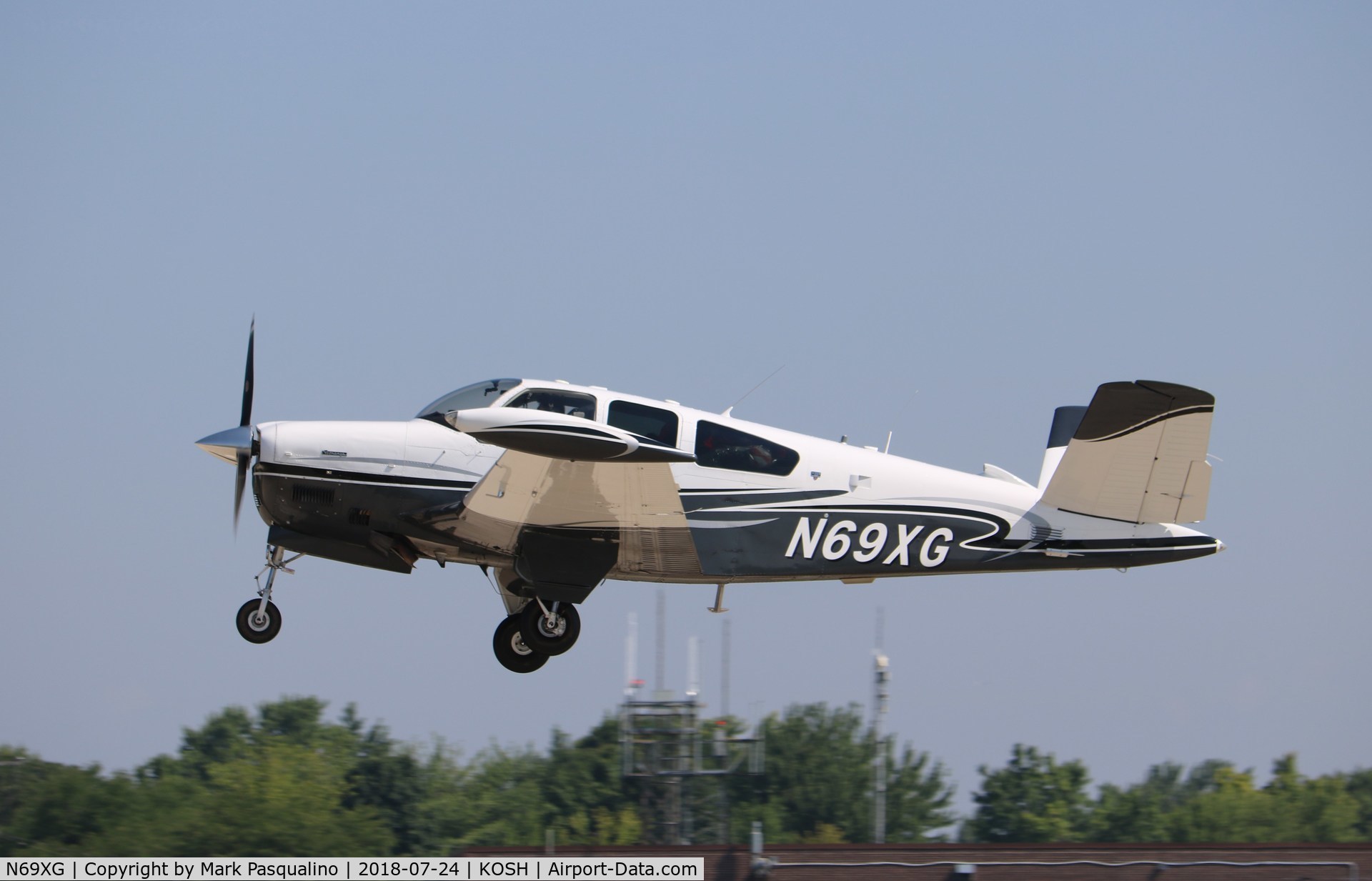 N69XG, 1976 Beech V35B Bonanza C/N D-9859, Beech V35B