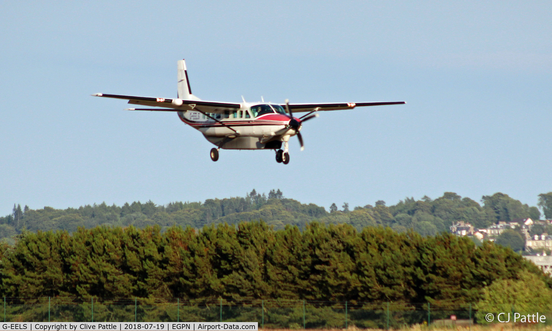G-EELS, 1997 Cessna 208B Grand Caravan C/N 208B0619, Finals to Dundee