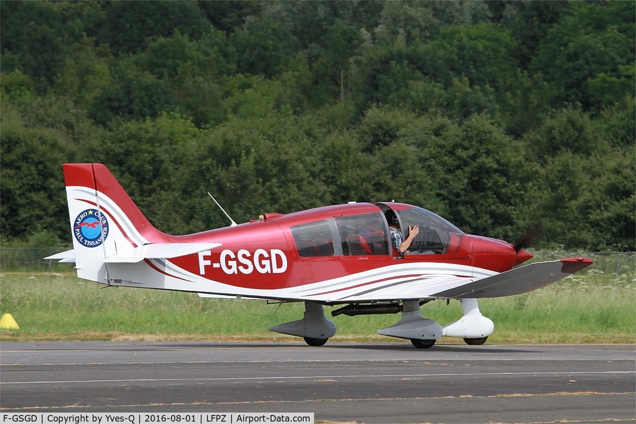 F-GSGD, Robin DR-400-160 Chevalier C/N 2504, Robin DR-400-160 Chevalier, Taxiing, Saint-Cyr-l'École Airfield (LFPZ-XZB)