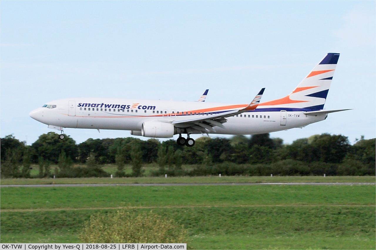 OK-TVW, 2004 Boeing 737-86Q C/N 30295, Boeing 737-86Q, Landing rwy 25L, Brest-Bretagne airport (LFRB-BES)