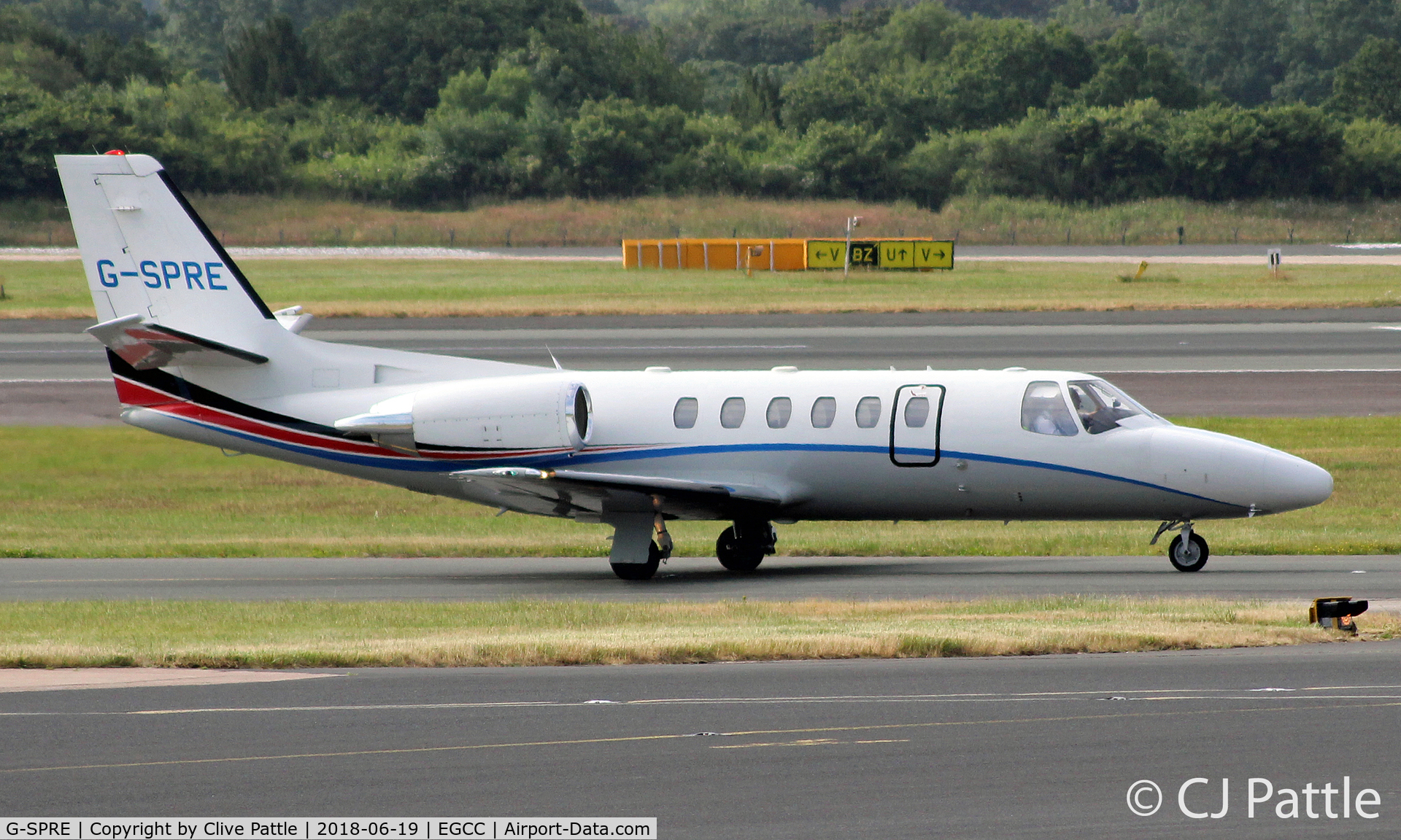 G-SPRE, 1999 Cessna 550 Citation Bravo C/N 550-0872, Taxy in at Manchester