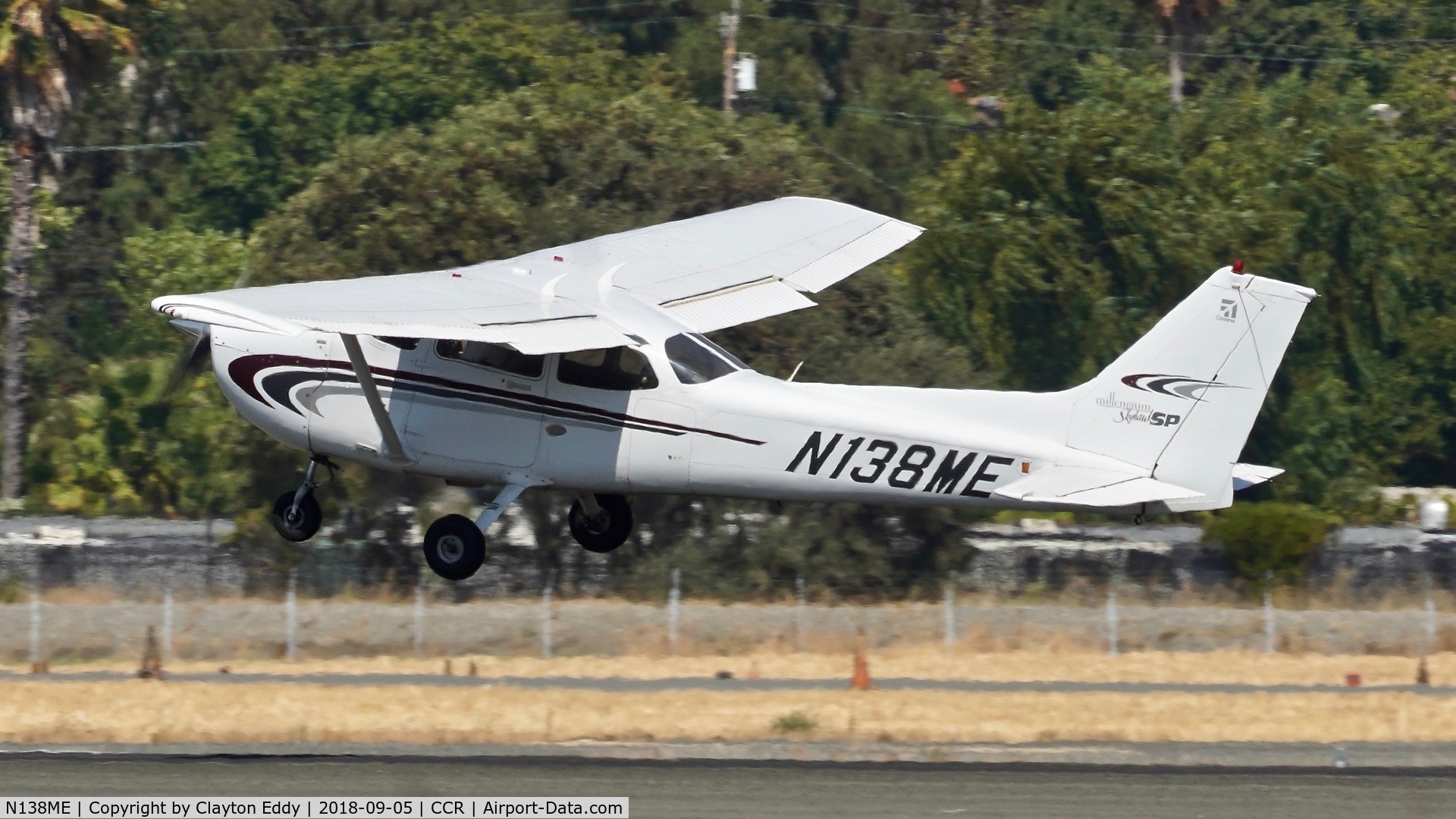 N138ME, 2000 Cessna 172S C/N 172S8422, Buchanan Field Concord California 2018.