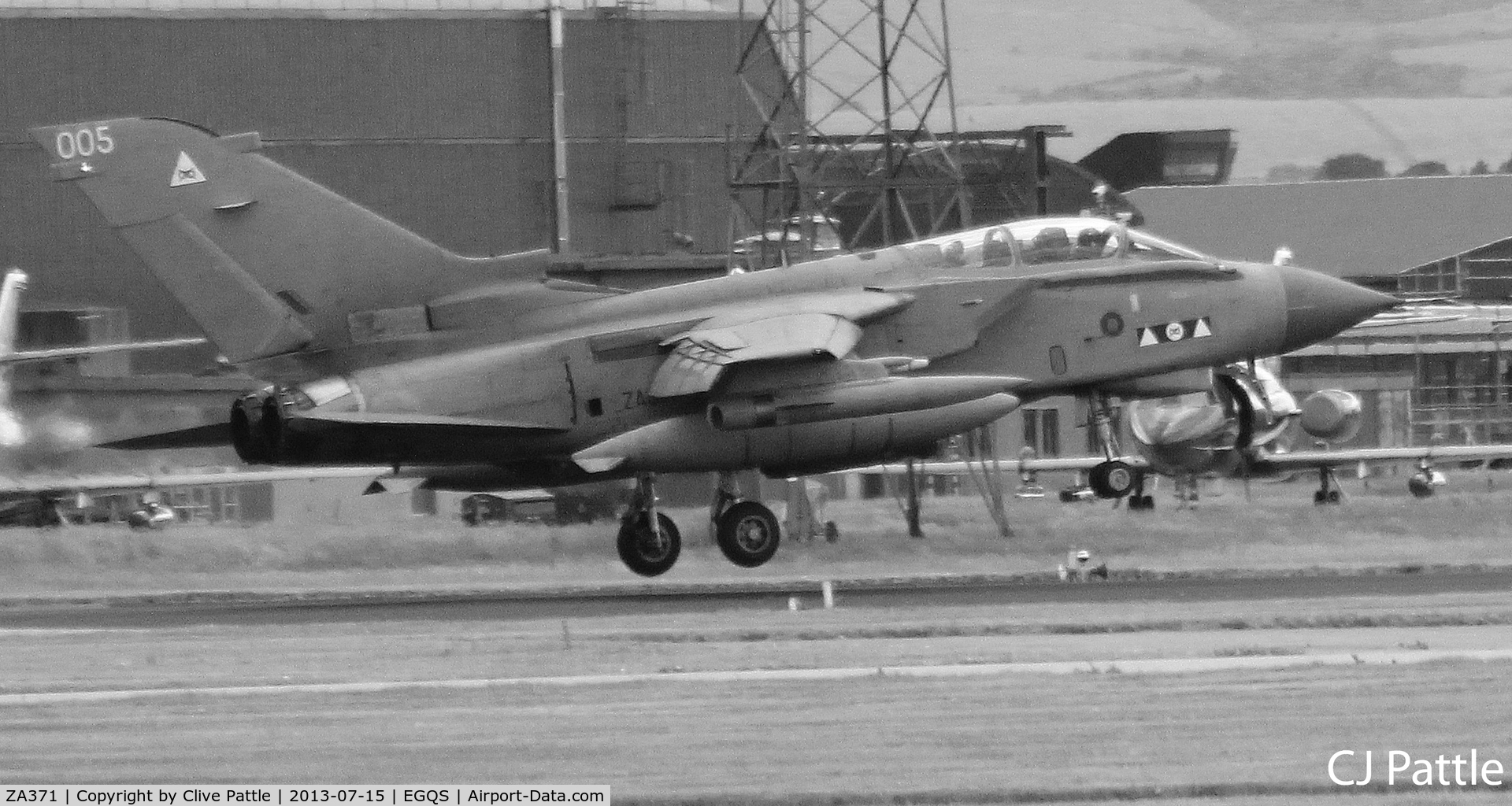ZA371, 1982 Panavia Tornado GR.4A C/N 172/BS053/3085, Lossiemouth action