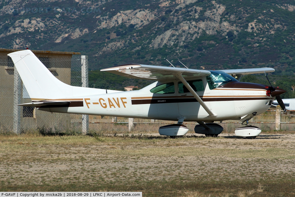 F-GAVF, Cessna 182R Skylane C/N 182-67994, Parked