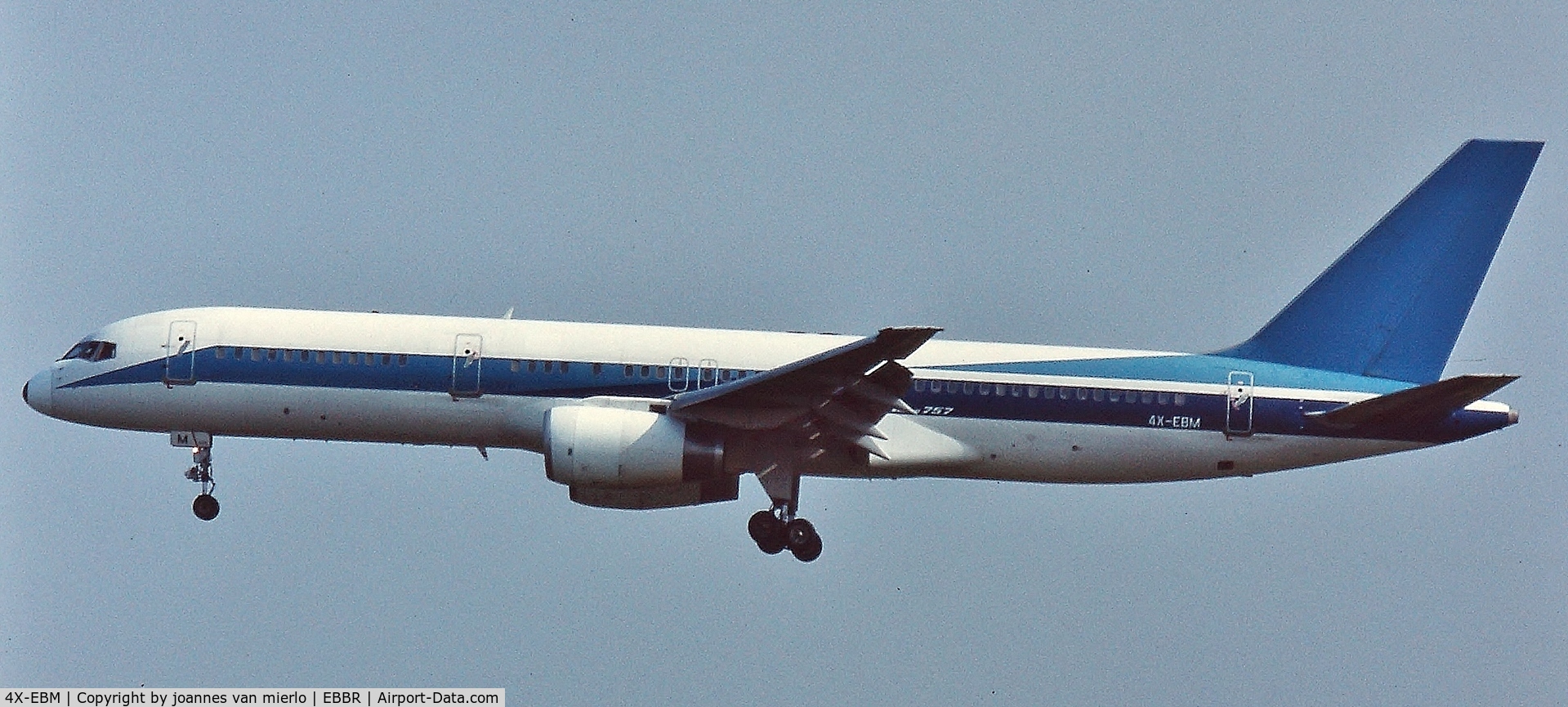 4X-EBM, 1987 Boeing 757-258 C/N 23918, landing 25L EBBR late 80s