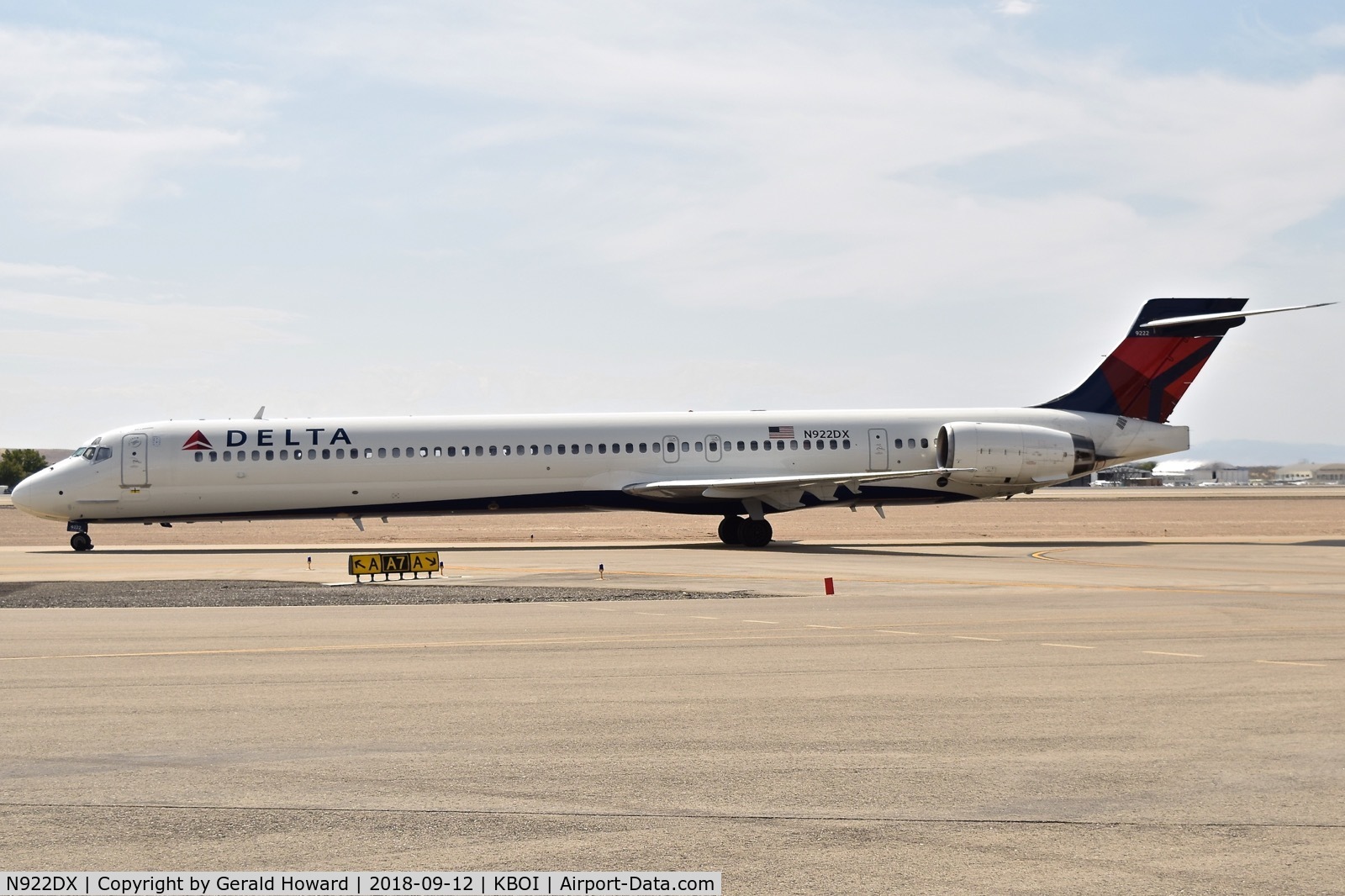 N922DX, 1997 McDonnell Douglas MD-90-30 C/N 53584, Taxiing on Alpha.