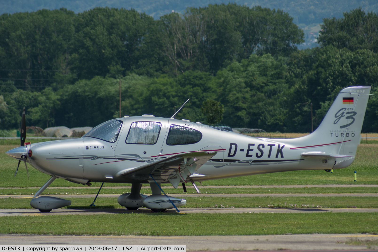 D-ESTK, 2007 Cirrus SR22 G3 GTS Turbo C/N 2688, At Locarno-Magadino airport, civ. side.