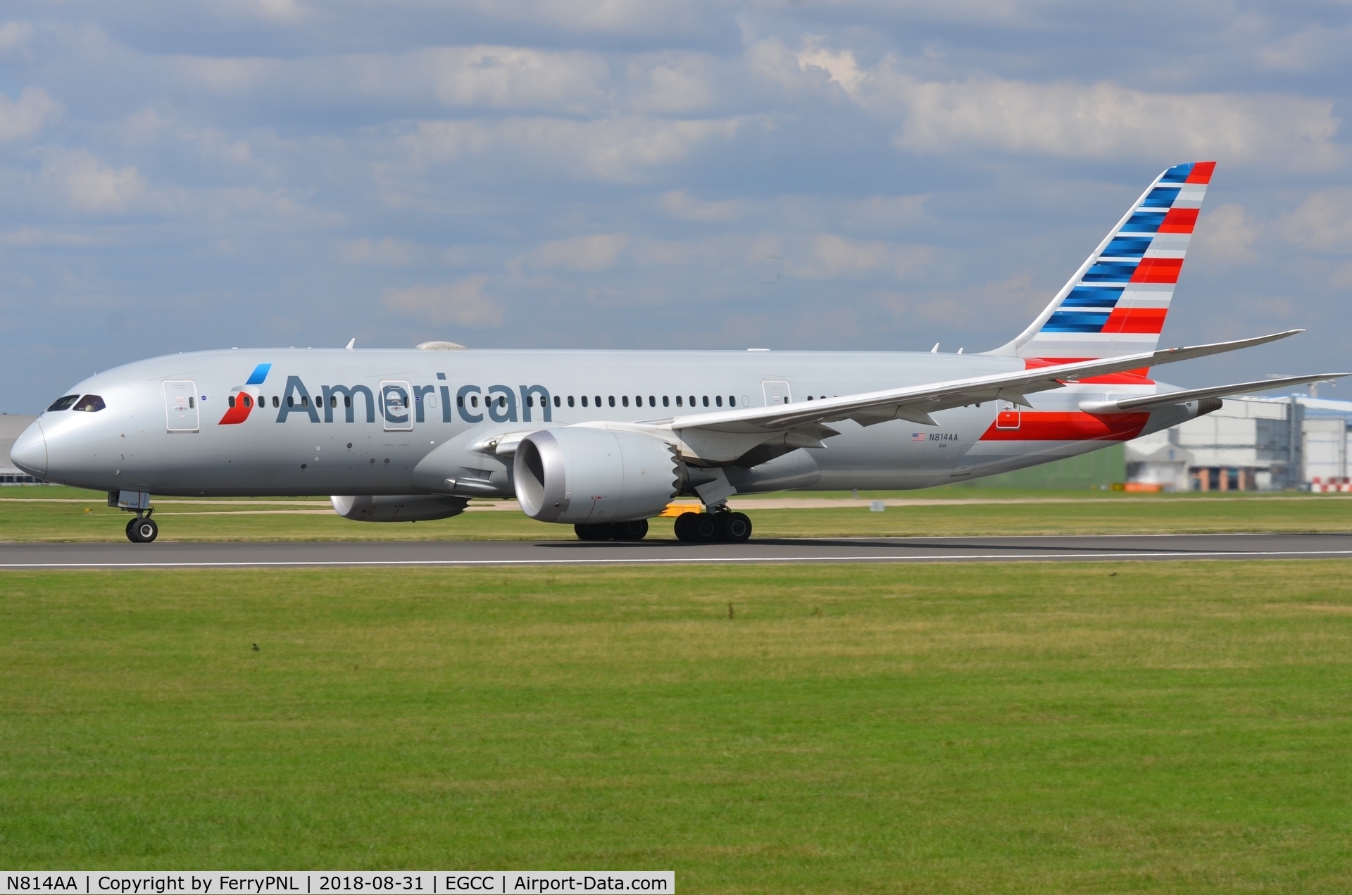 N814AA, 2016 Boeing 787-8 Dreamliner C/N 40632, American B788 departing