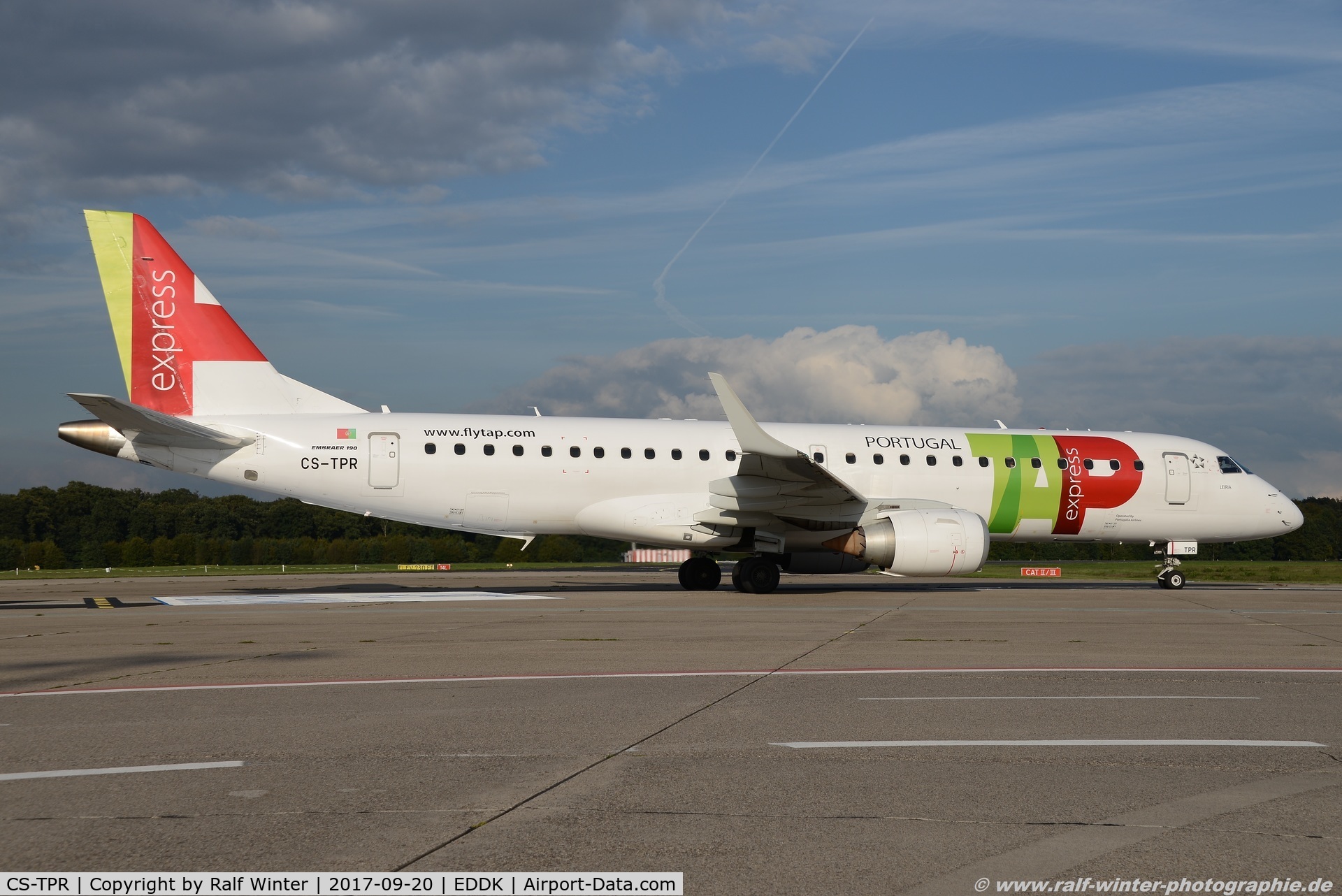 CS-TPR, 2011 Embraer 190LR (ERJ-190-100LR) C/N 19000460, Embraer ERJ-190LR 190-100LR - NI PGA Portugalia opf TAP Express - 19000460 - CS-TPR - 20.09.2017 - CGN
