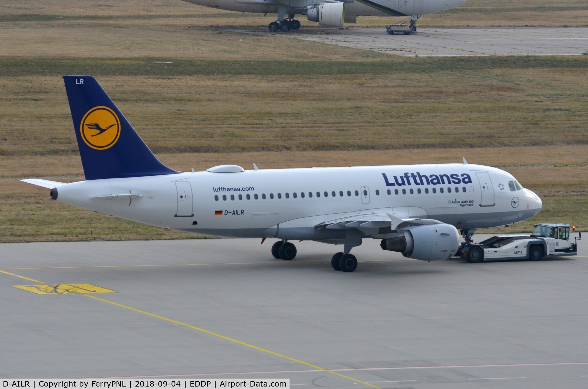D-AILR, 1997 Airbus A319-114 C/N 723, Lufthansa A319 pushed-back for its half an hour flight.