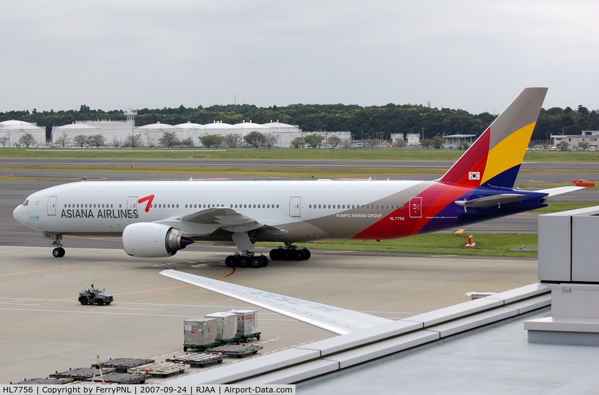 HL7756, Boeing 777-28E/ER C/N 30860/659, Asiana B772 taxying out