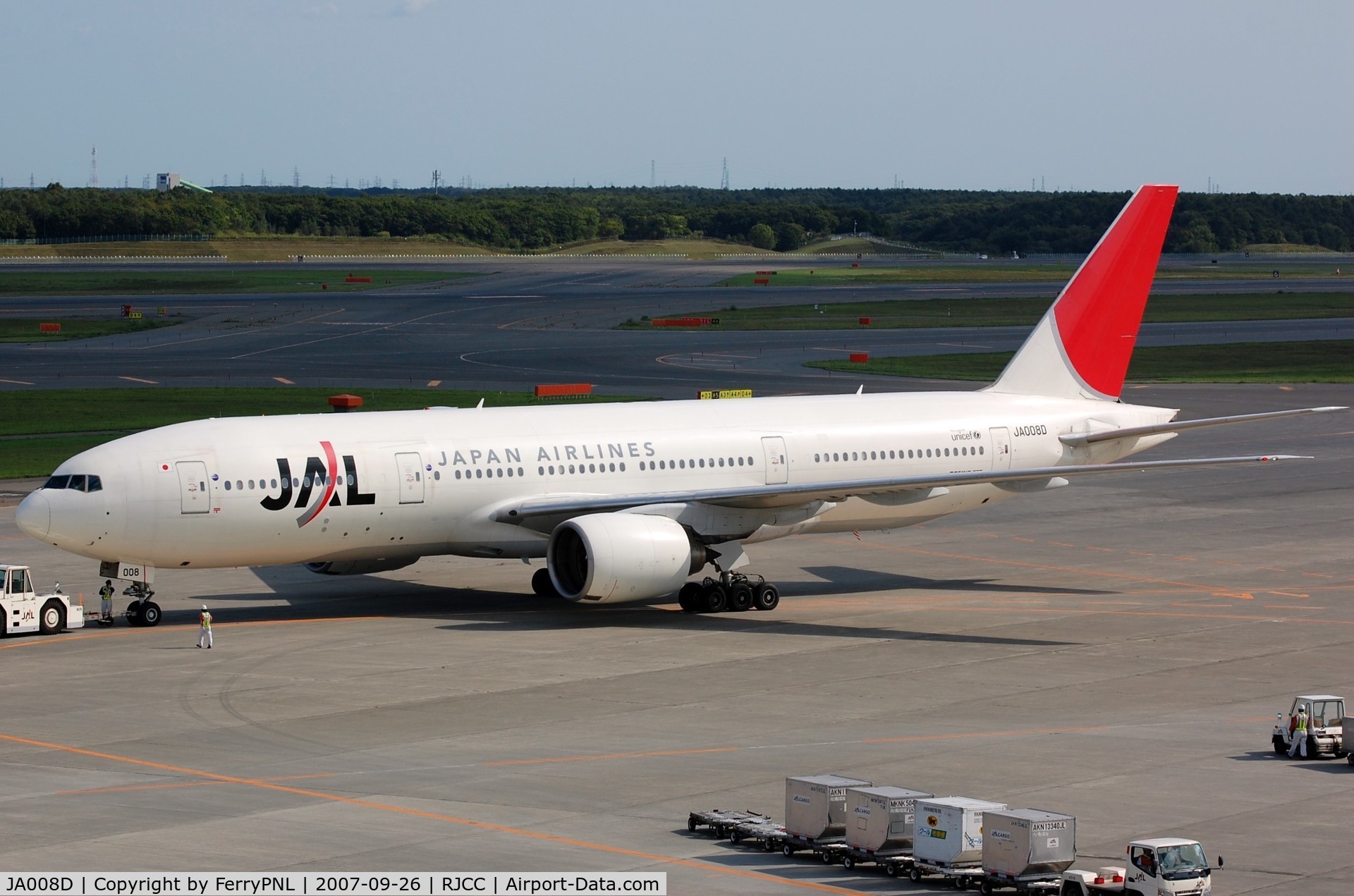 JA008D, 1998 Boeing 777-289 C/N 27640, JAL B772 pushed-back in CTS