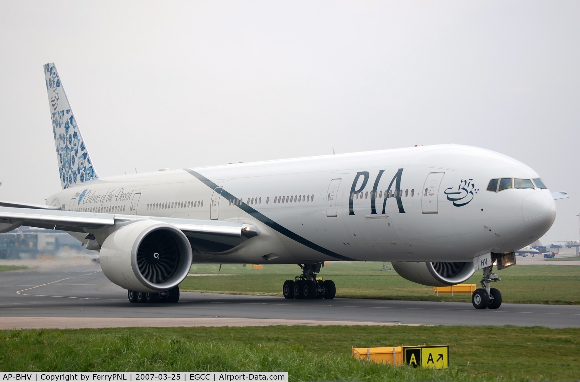 AP-BHV, 2006 Boeing 777-340/ER C/N 33778, Pakistan B773 taxying for departure