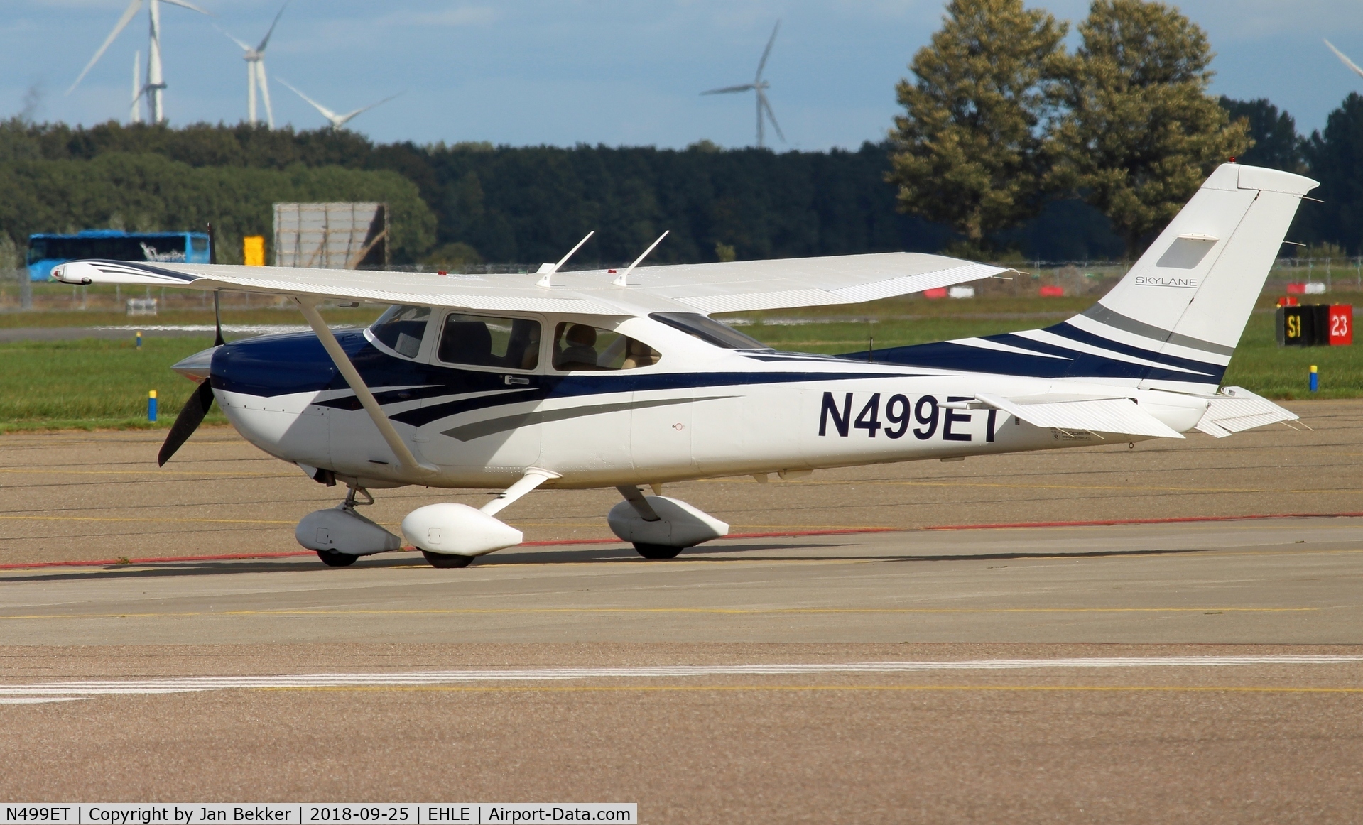 N499ET, 2006 Cessna 182T Skylane C/N 18281808, Lelystad Airport