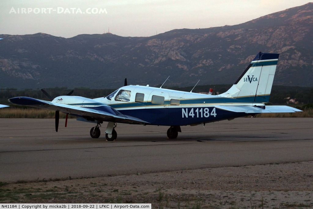 N41184, 1998 Piper PA-34-220T Seneca C/N 3449059, Parked