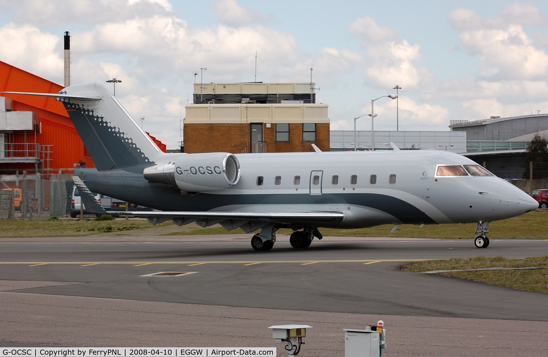 G-OCSC, 2001 Bombardier Challenger 604 (CL-600-2B16) C/N 5505, Ocean Sky CL604 taxying