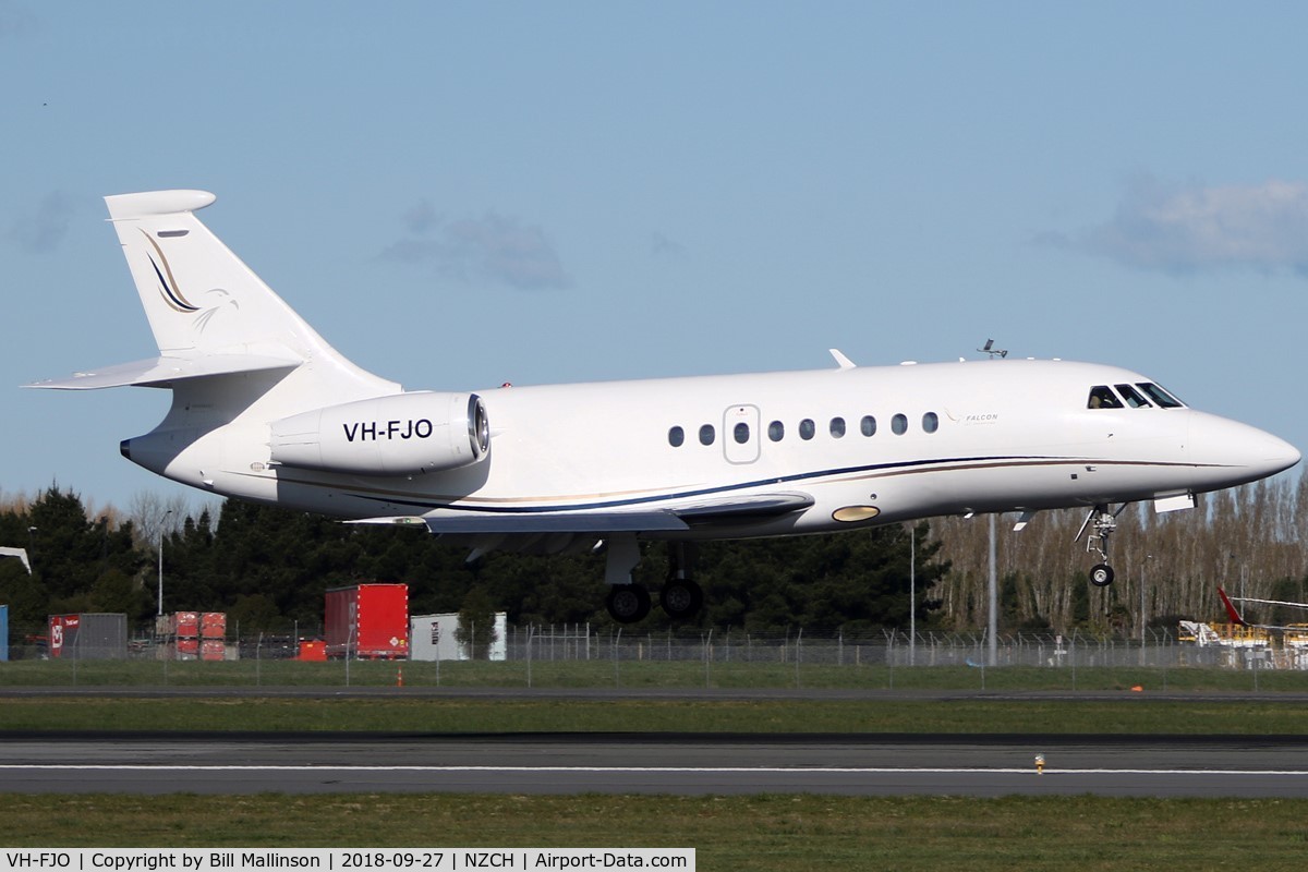 VH-FJO, 1996 Dassault Falcon 2000 C/N 027, IN FROM SYD