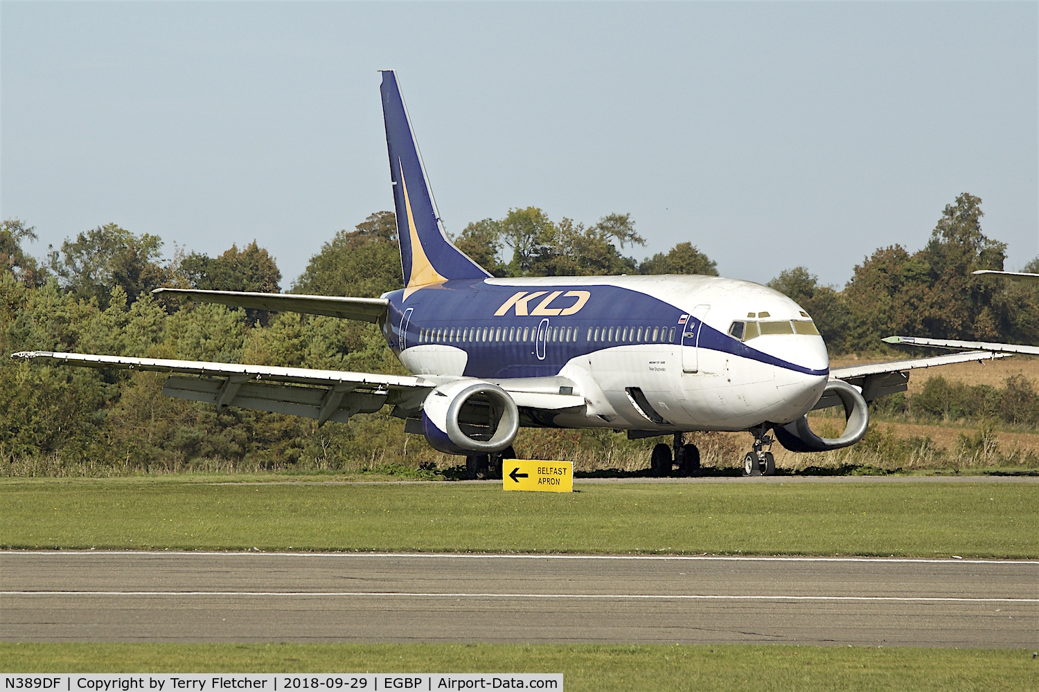 N389DF, 2005 Boeing 737-3M8 C/N 25017, With Air Salvage International for parting out at Cotswold Airport  Kemble , UK