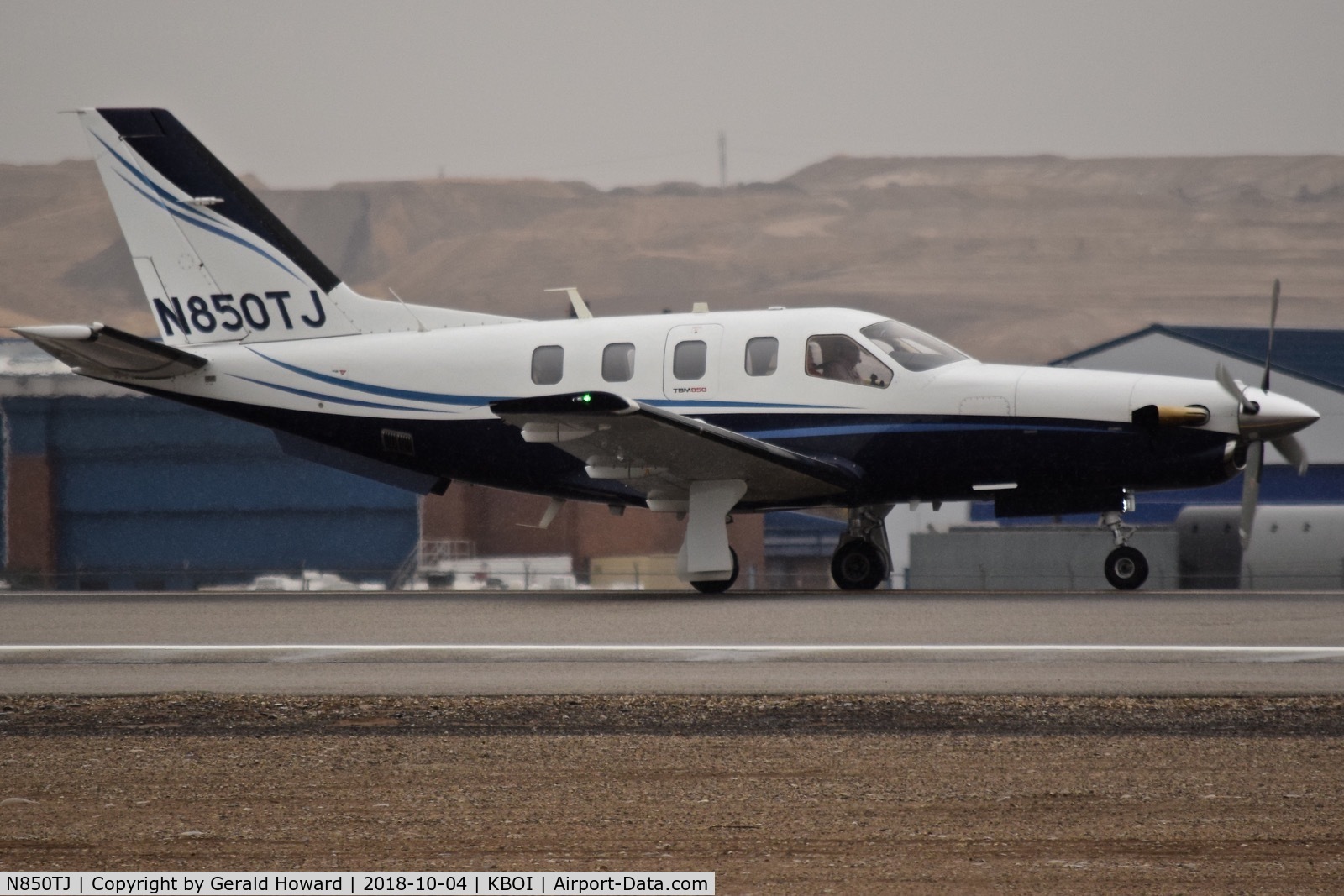 N850TJ, 2010 Socata TBM-700 C/N 568, Take off roll on RWY 28R.