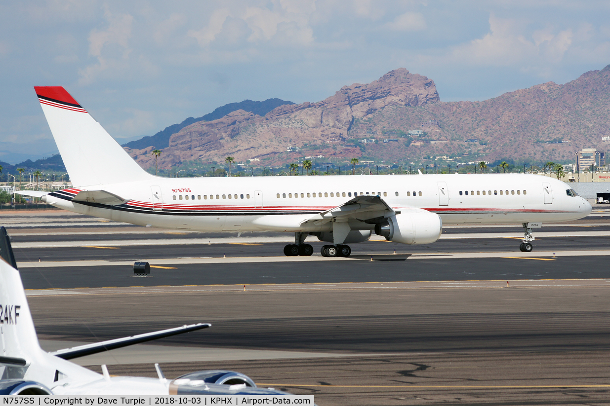 N757SS, 1983 Boeing 757-236 C/N 22176, Now without the Houston Rocket's logo on the vertical stabilizer.