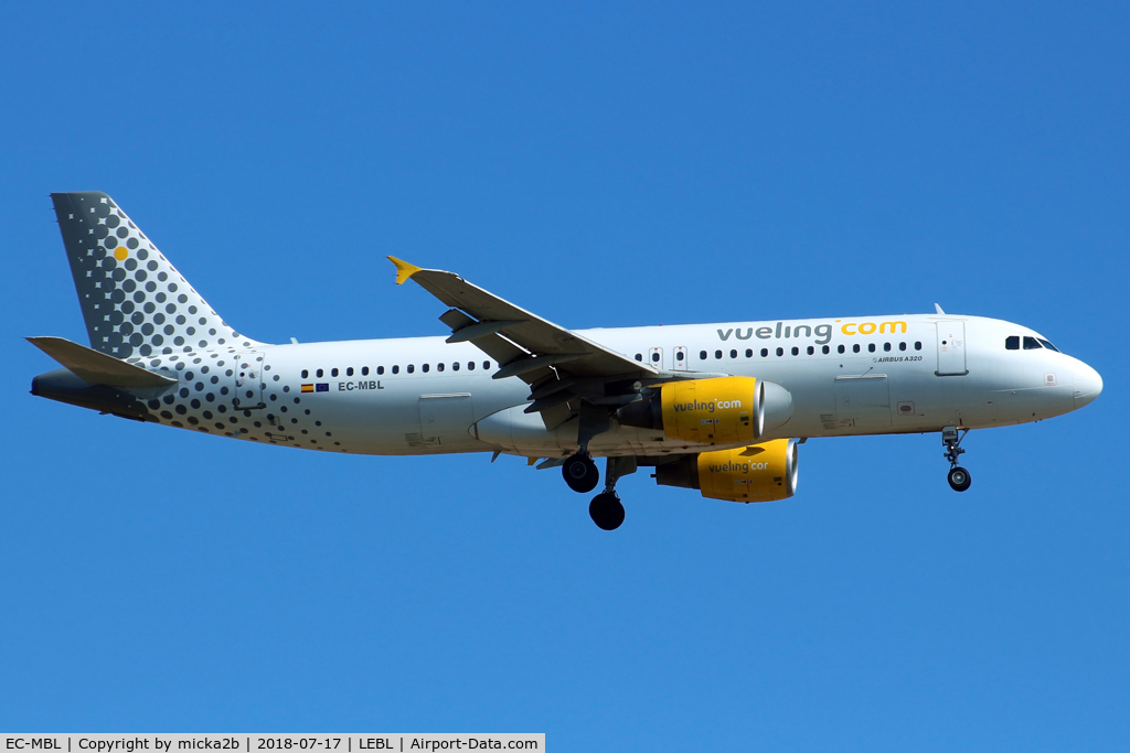 EC-MBL, 2009 Airbus A320-214 C/N 3833, Landing