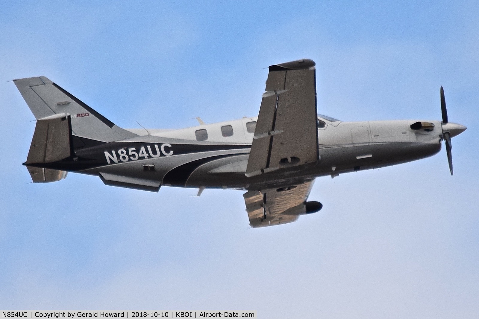 N854UC, 2012 Socata TBM-700 C/N 644, Departing BOI.